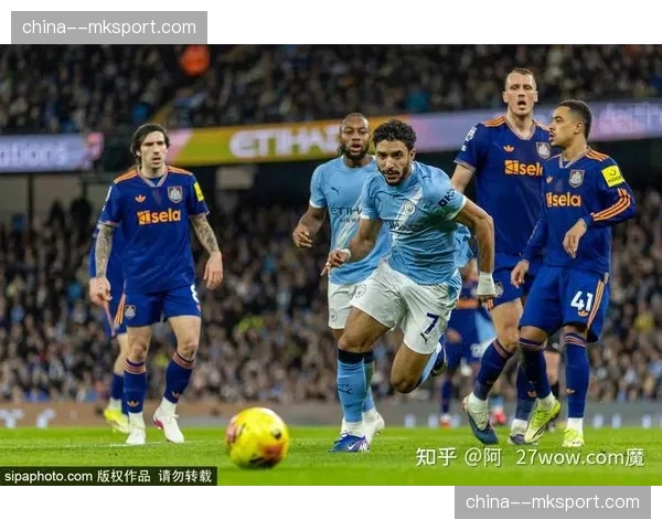 曼城对阵纽卡斯尔联，哈兰德拉边传中助攻奥赖利头球破门