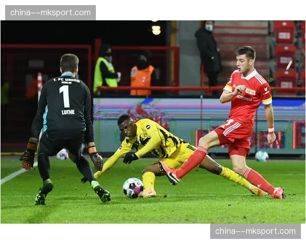 门兴格拉德巴赫2-2战平柏林联合，双方各取一分保级形势依旧复杂