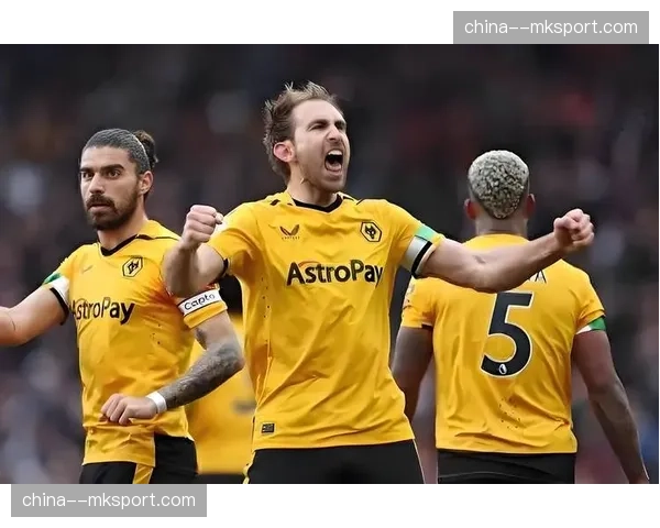 曼联发布赛前训练视频，重点演练由守转攻的边路推进套路