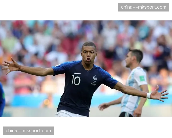 为应对极端天气，法国职业足球联盟更新夏季比赛饮水暂停规程